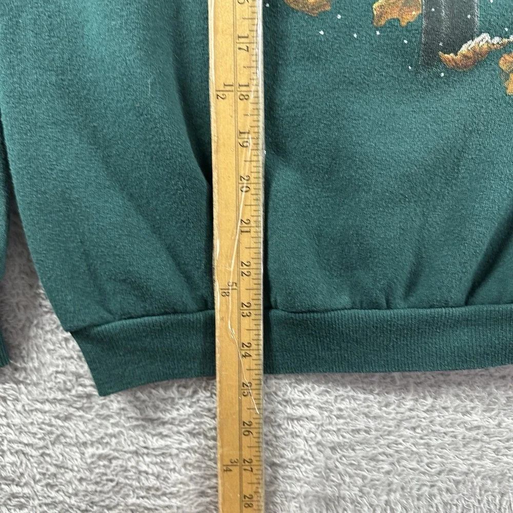 VINTAGE Nature‎ Crewneck Sweater Mens Medium Green Made in USA Cardinal Snow